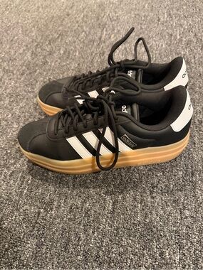 Adidas Court Platform Sneakers Black White Gum Sole Women’s Size 8 Like New